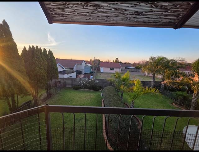 3 BEDROOM TOWNHOUSE TO LET IN VAALPARK